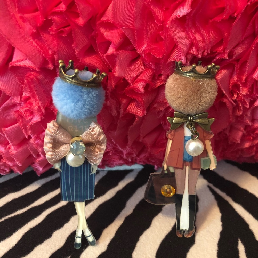 Mini fashions brooches